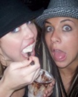 miley_cyrus_personal_pics_034