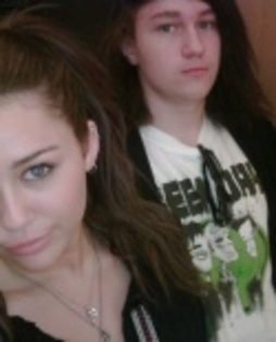 miley_cyrus_personal_pics_045