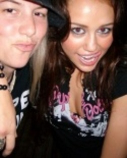 miley_cyrus_personal_pics_047