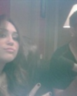 miley_cyrus_personal_pics_051