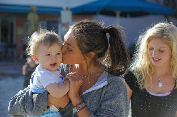 15 poze cu Phoebe Tonkin - Plata pentru HotelSoperCool