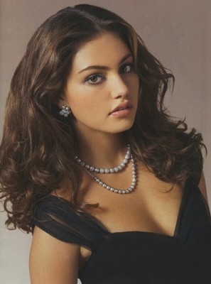 15 poze cu Phoebe Tonkin - Plata pentru HotelSoperCool