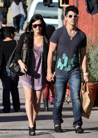 DEMI-LOVATO-AND-JOE-JONAS-OR-JEMI-demi-lovato-13657895-660-924 - Demi Lovato rare