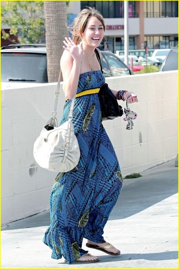 2j2dbgk - Miley Cyrus Blue Dress Beauty