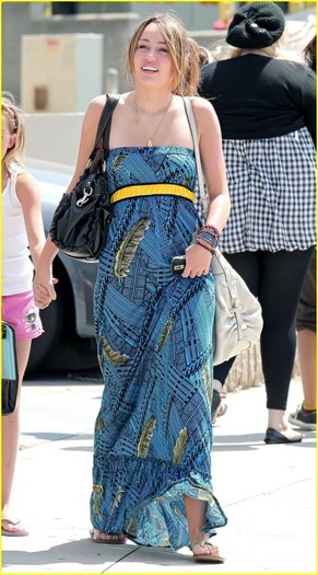 2v7ust4 - Miley Cyrus Blue Dress Beauty
