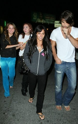 2v2f5he - Miley Cyrus and Justin Gaston Sushi Dan Date