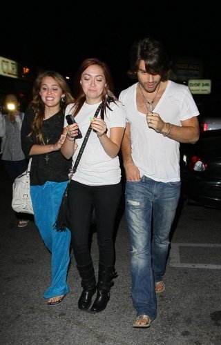 qo6id2 - Miley Cyrus and Justin Gaston Sushi Dan Date