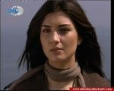 Tuba Buyukustun (5)