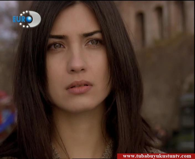 Tuba Buyukustun (8)