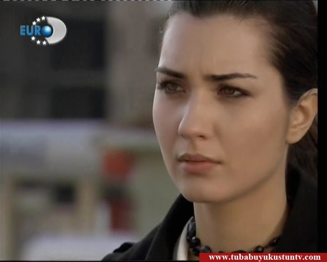 Tuba Buyukustun (13)