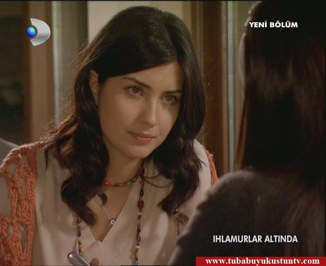 Tuba Buyukustun (18)