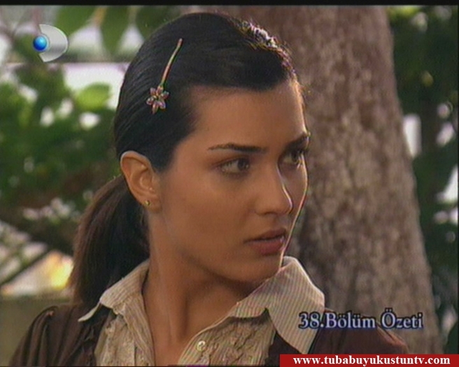 Tuba Buyukustun (20)
