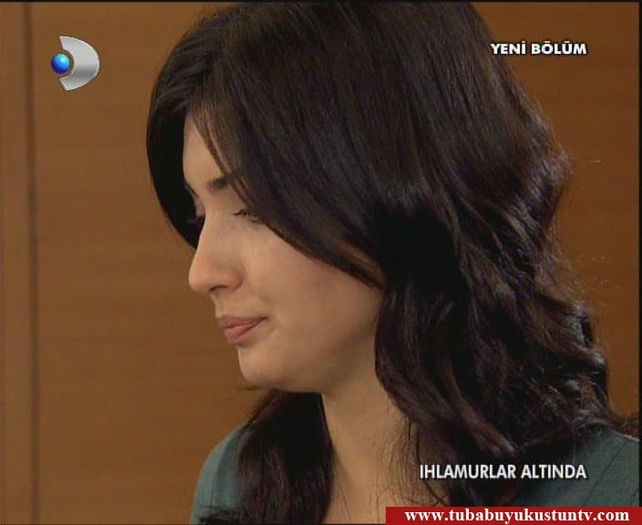 Tuba Buyukustun (21)