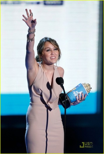 1127dx5 - Miley Cyrus MTV Movie Awards 2009