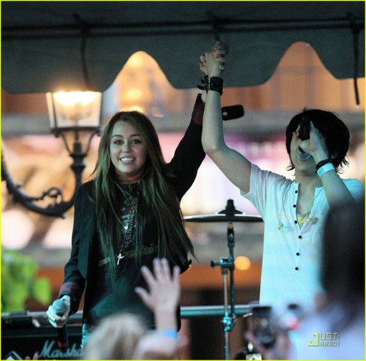 30rnuyo - Miley Cyrus Rocks with Mitchel Musso