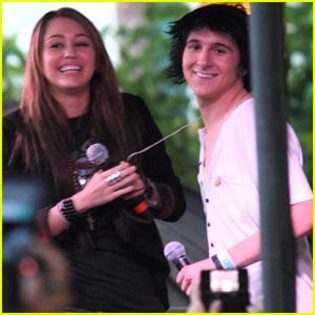 miley-cyrus-mitchel-musso-the-grove - Miley Cyrus Rocks with Mitchel Musso