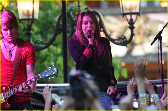 2zow51d - Miley Cyrus Rocks with Mitchel Musso
