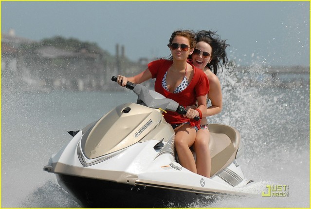 2wfpqx1 - Miley Cyrus Jet Skiing Sunday