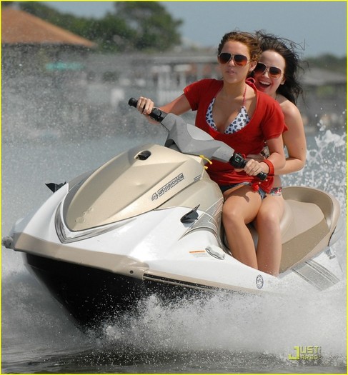 dt9jq - Miley Cyrus Jet Skiing Sunday