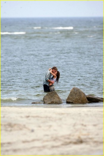 f50coh - Miley Cyrus and Liam Hemsworth Last Song Kiss