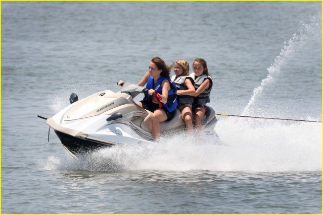2czetzt - Miley and Noah Cyrus Jet Ski Sisters