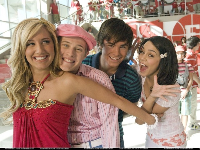 hq014fw0 - HIGH SCHOOL MUSICAL 2 PROMOTIONAL