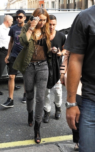 Out_in_London_June_4__2010 - miley57
