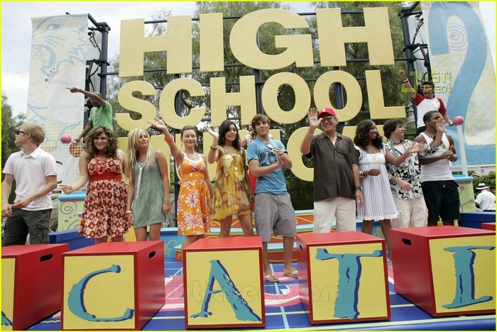 highschoolmusical207vx2 - High School Musical 2 Makes TV History