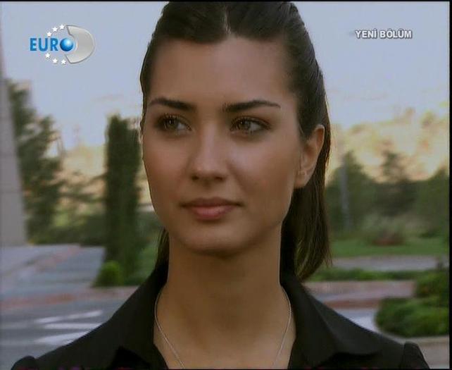 Tuba Buyukustun (1)