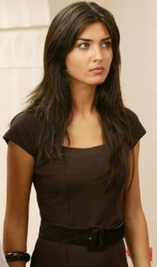 Tuba Buyukustun (5)