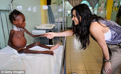 article-1265632 - Demi Visits Childrens Hospital In Houston