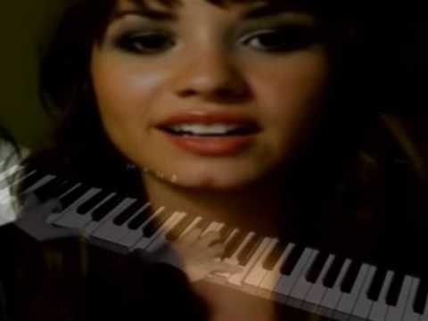 0CABZYD2E - Demi Lovato playing the piano