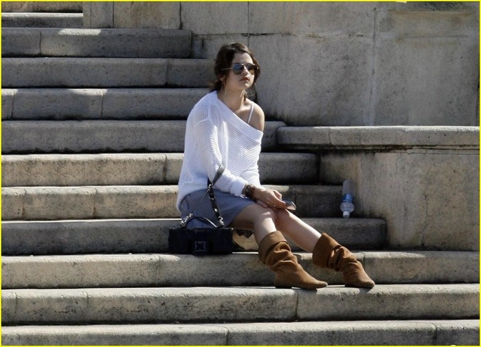 14dg9cg - Selena Gomez San Juan Sightseeing