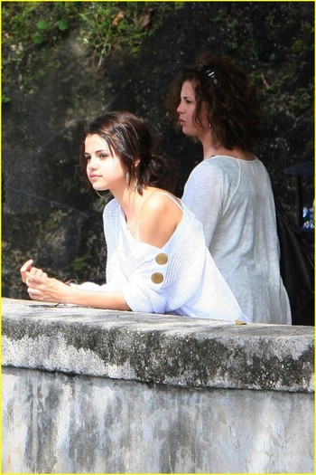 rjntzs - Selena Gomez San Juan Sightseeing