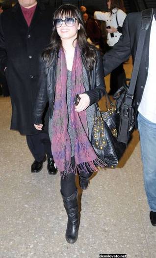 demilovato_net-arrivinginwashingtondc-0003 - Arriving in Washington