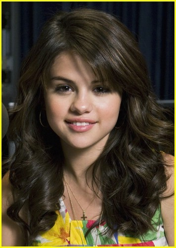 selena-gomez-radio-disney-01 - Selena Gomez Takes Over Radio Disney