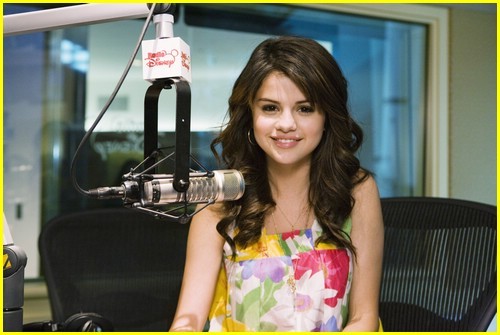 selena-gomez-radio-disney-04