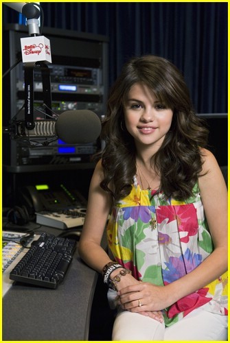 selena-gomez-radio-disney-07 - Selena Gomez Takes Over Radio Disney
