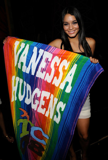 van8rn4 - Vanessa Hudgens Teen Choice Awards 2008