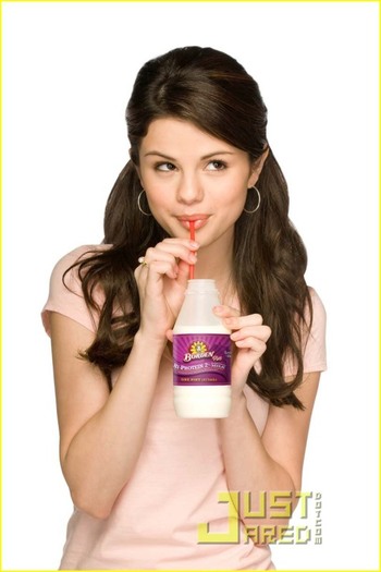 2j10uc1 - Selena Gomez Borden Milk Behind the Scenes