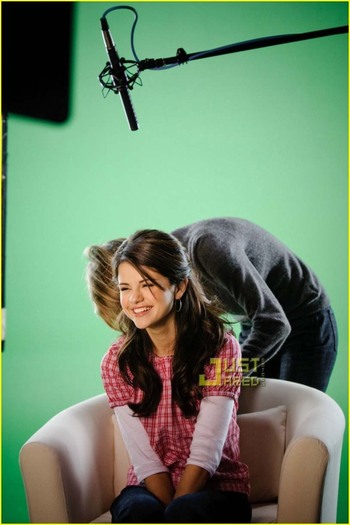 16krq4j - Selena Gomez Borden Milk Behind the Scenes