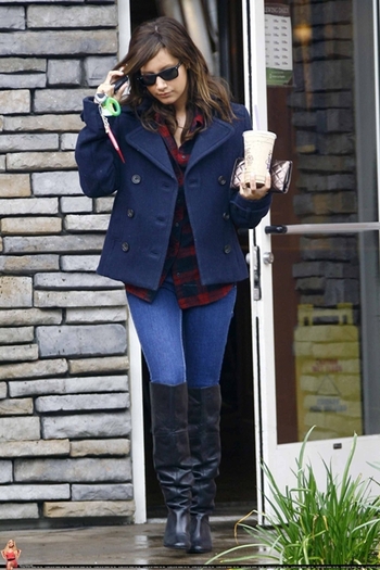 15z5pc4 - Ashley leaving Coffee Bean and heading to the studio March 4