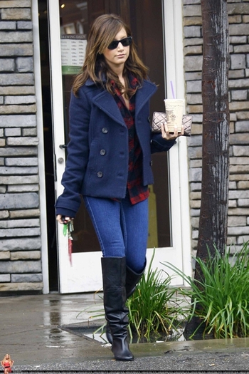 w1v34i - Ashley leaving Coffee Bean and heading to the studio March 4
