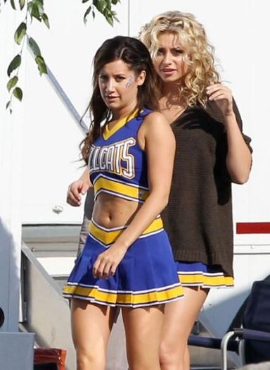  - Ashley Tisdale  sexy in costum de majoreta