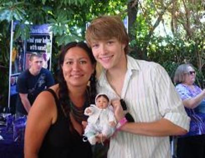 10321290-artist-dawn-mcleod-with-sterling-knight-at-recent-teen-choice-award-gift-suite - sterling  and zack