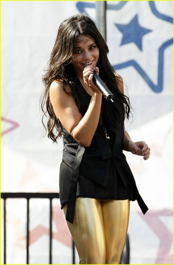 vanessahudgensneutrogenpx9 - Vanessa Hudgens is Neutrogena Nice