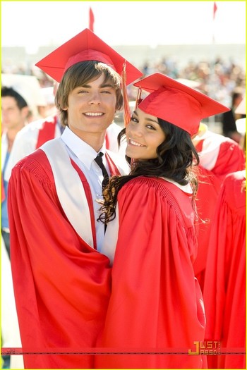 zacefronvanessahudgensgkh6 - Zac and Vanessa Graduate To The Big Screen