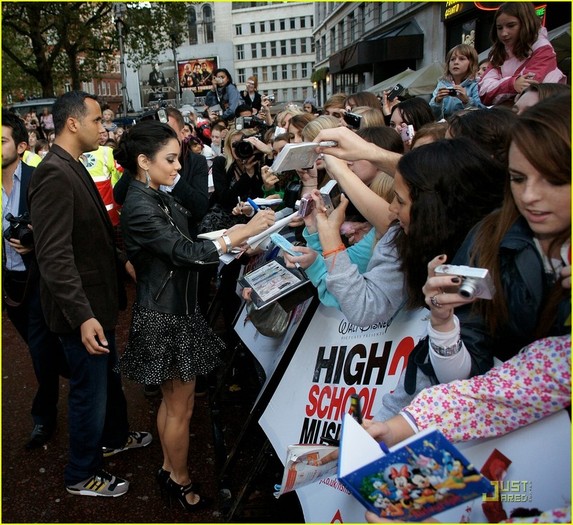 vanessahudgenspremiereswa7 - Vanessa Hudgens Premieres HSM3 in London