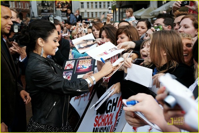 vanessahudgenspremieresxh6 - Vanessa Hudgens Premieres HSM3 in London