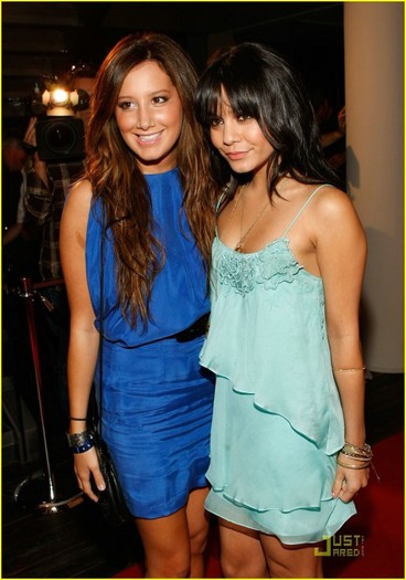 2crvwpf - Vanessa Hudgens and Ashley Tisdale Blue Beauties